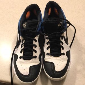 Size 10 men’s Nike metal baseball cleats